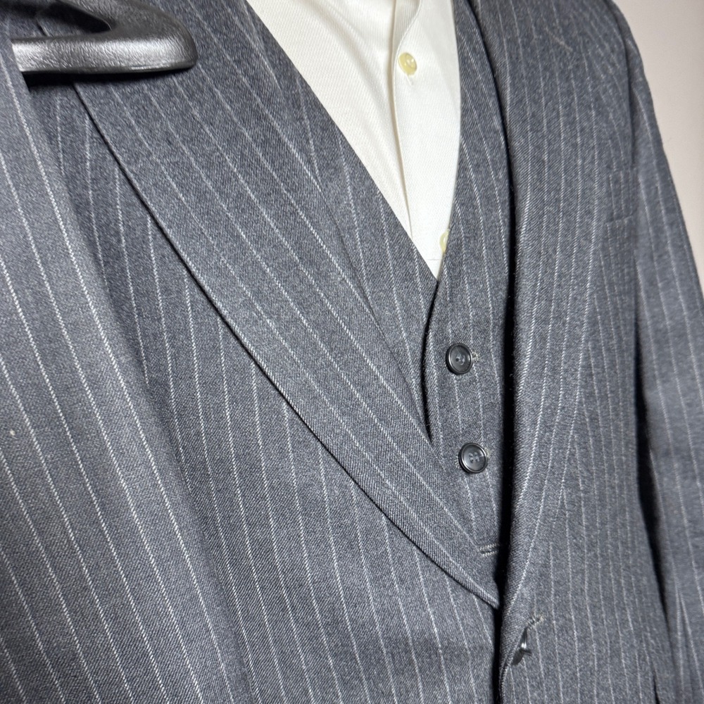 Gentlemen's Wear House 3-Piece Suit Mens 40R W33 Gray Pinstripe Wool USA Made - Picture 2 of 8